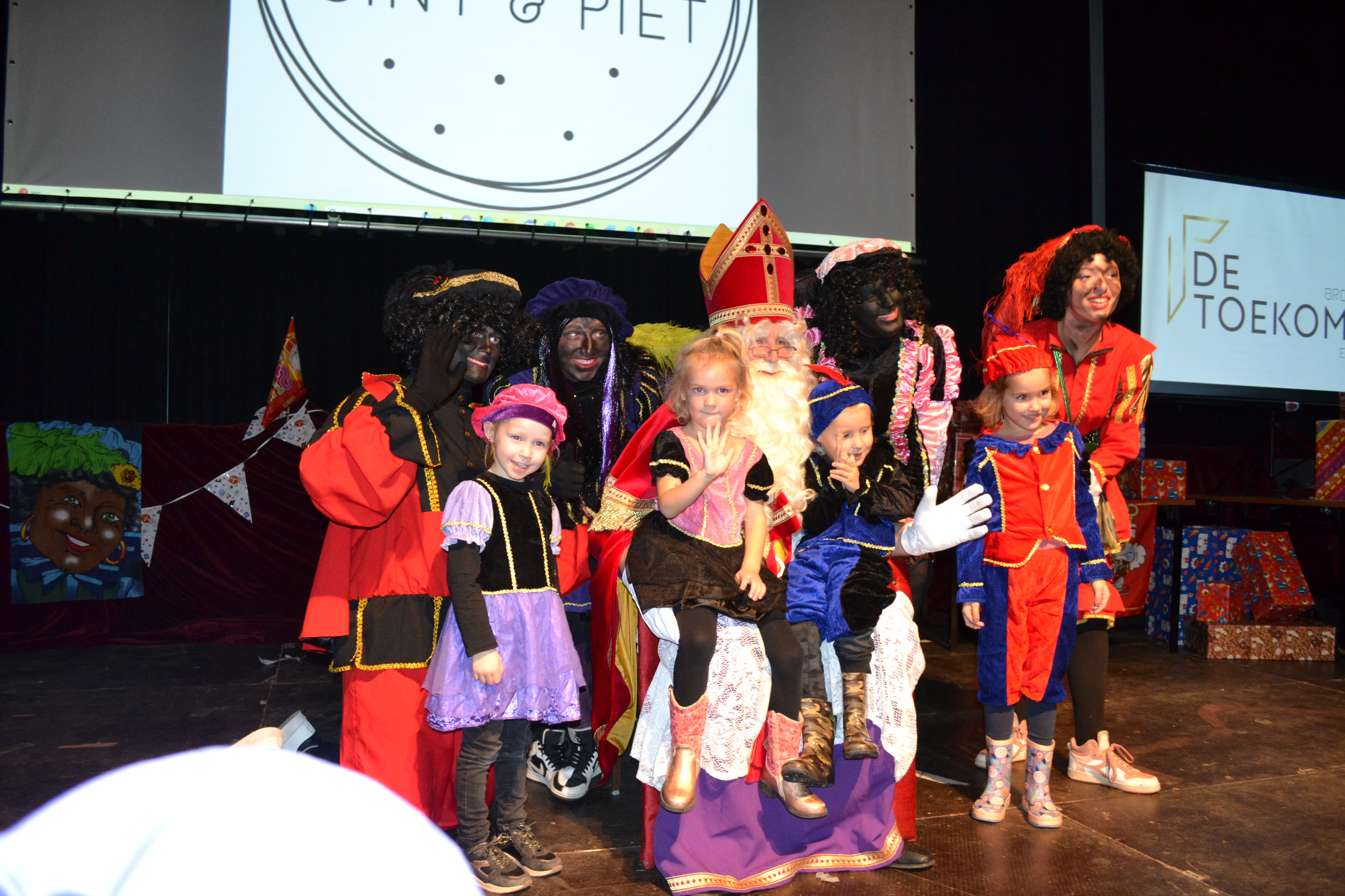 Feest, want Sinterklaas is in het land!