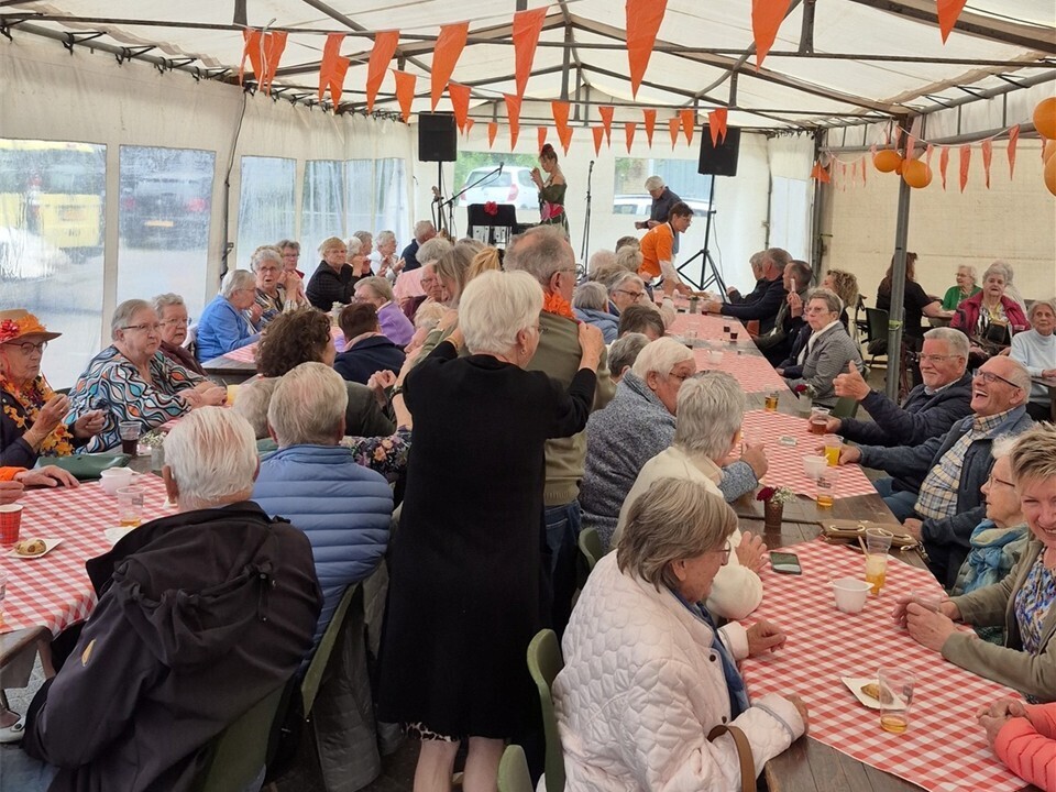 Respect en feestvreugde: Fijnaart beleeft 4, 5 en 6 mei intens