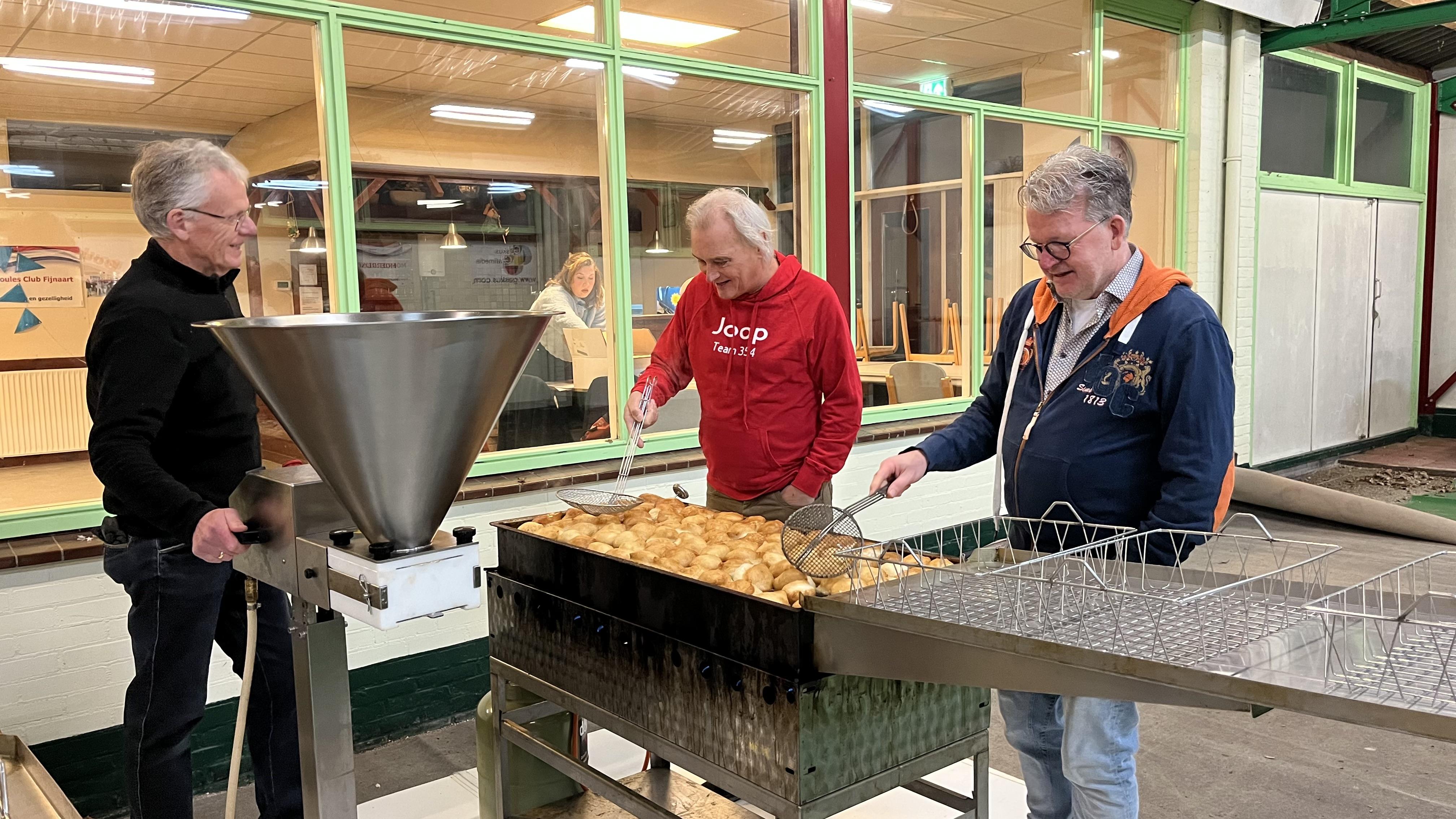 Oranjevaan bakt ze al 65 jaar bruin