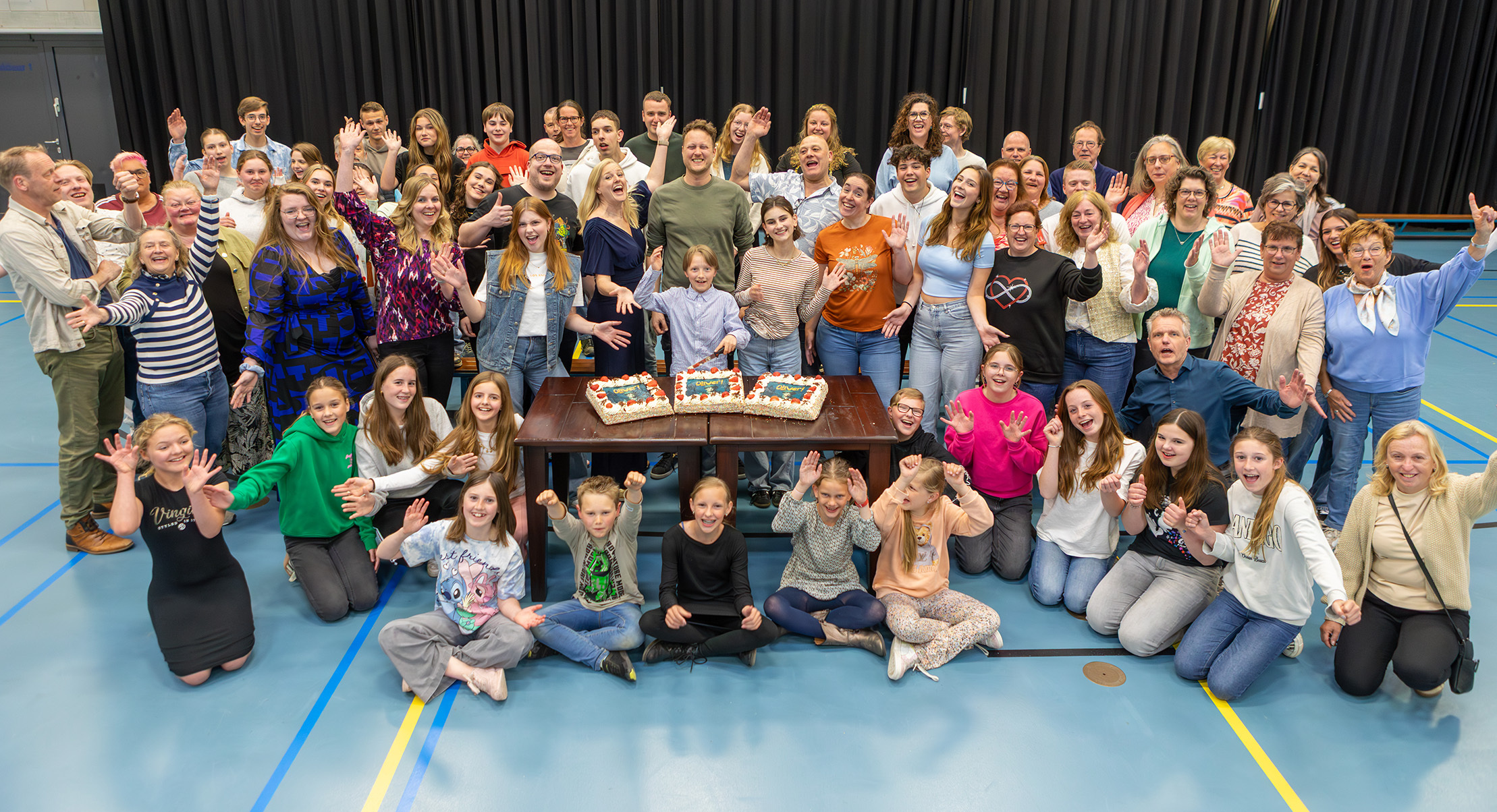 Kaartverkoop Oliver! gestart met taart, tafels vol taart