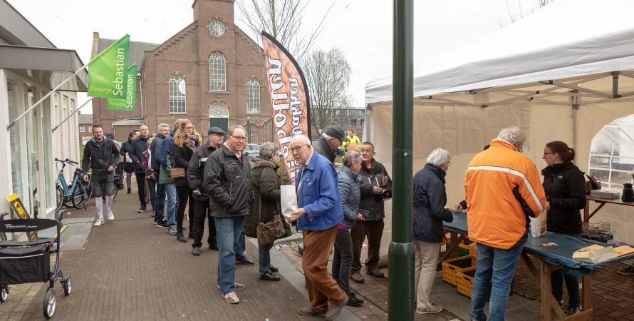 Oranjevaan slaat weer aan het bakken