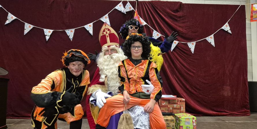 Hij komt, hij komt, die goede lieve Sint