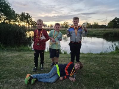 31 jeugdleden, 31 stuiterende zenuwen en héél veel VIS!