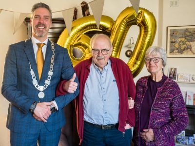 Een fietstocht die uitmondde in een diamanten huwelijk: Ab en Tiny Bienefelt 60 jaar getrouwd