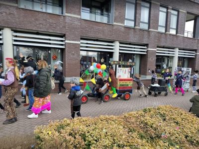 Basisscholen trappen af met carnaval
