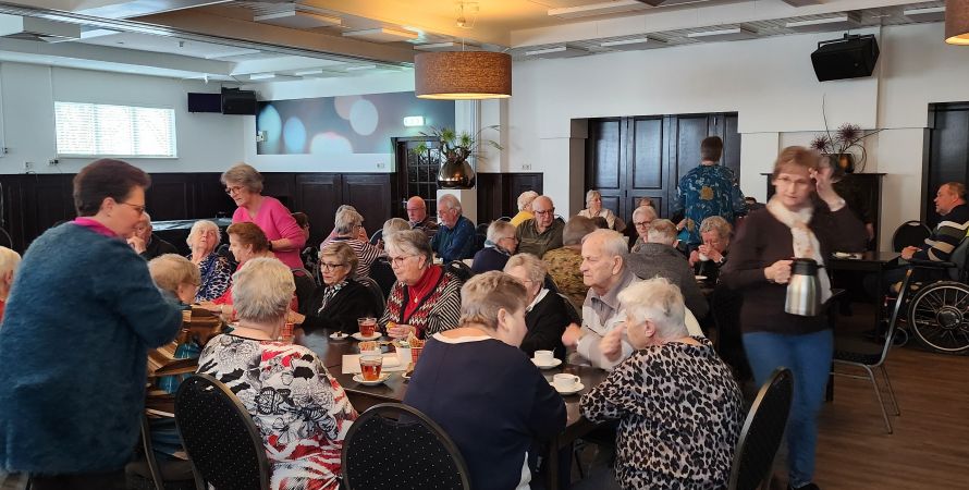 Middag vol herinneringen met de gasten van Zonnebloem Fijnaart