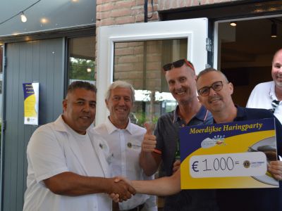 Lionsclub Moerdijk organiseerde geslaagde haringparty