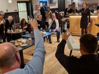 Met de sneeuwschoenen aan naar de Nieuwjaarsbijeenkomst van de Ondernemersvereniging Fijnaart