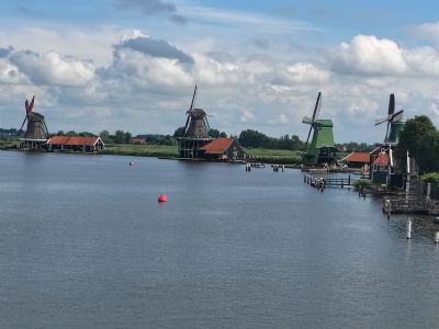 IK GING OP REIS EN MAAKTE MEE…