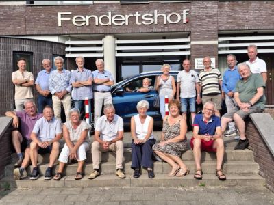 Kunt u mij morgen om 10 uur naar het ziekenhuis brengen?