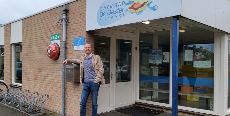 Jaco Huijzers duikt als nieuwe voorzitter in Zwembad De oester