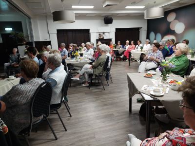 Tomatenkweekster Henriëtte van den Hoek te gast bij Vrouwenvereniging Fijnaart en Omstreken