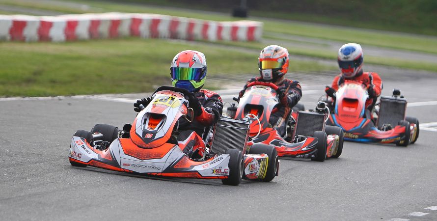 Karttopper Bart Ploeg snelt in de regen naar klinkende P2 tijdens NK KZ2!