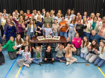 Kaartverkoop Oliver! gestart met taart, tafels vol taart