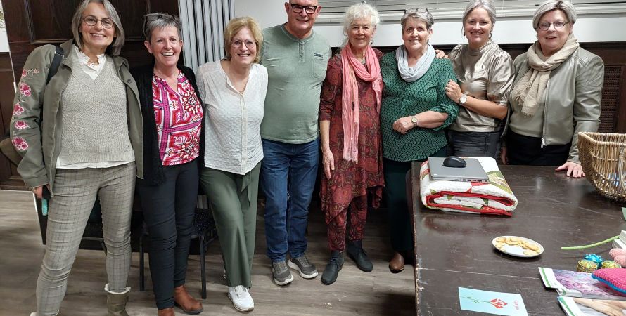 Hospice Roosdonck Roosendaal te gast bij Vrouwenvereniging Fijnaart en Omstreken.