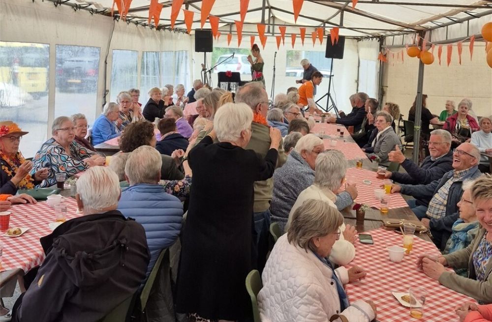 Respect en feestvreugde: Fijnaart beleeft 4, 5 en 6 mei intens