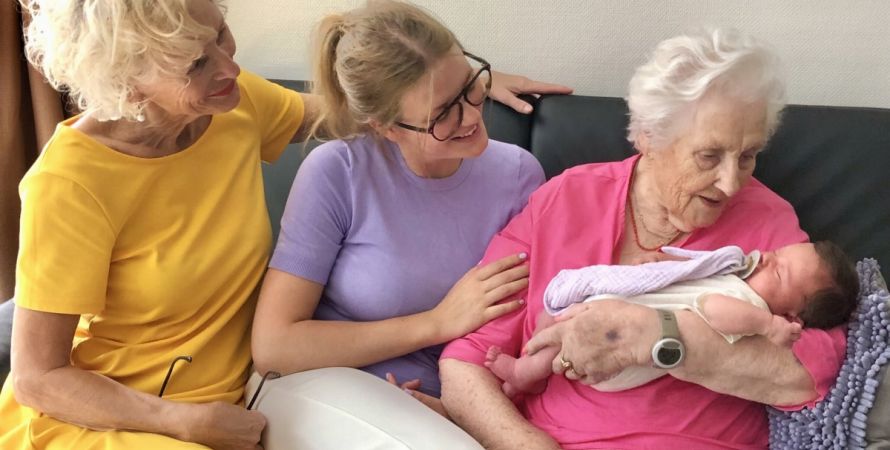 4 generaties vrouwen in bijna 100 jaar in Fijnaart!