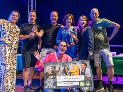 Fendert Kwis laat tent meezingen met Guus Meeuwis