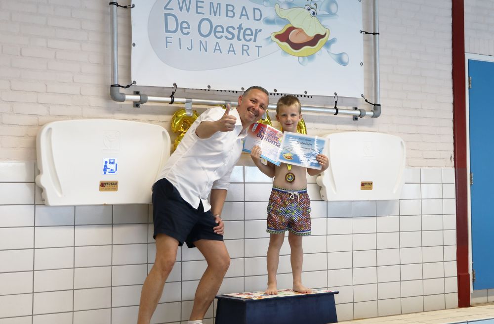 Feest in Zwembad De Oester bij 2000ste zwemdiploma